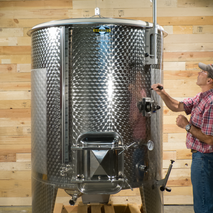 2200 l (581 gal) Speidel Variable Volume Max Jacketed Dish Bottom Tank with Oversized Manway, Extended Legs