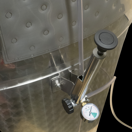 2200 l (581 gal) Speidel Variable Volume Max Jacketed Dish Bottom Tank with Oversized Manway, Extended Legs