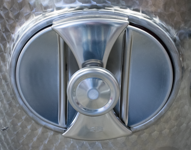 1250 l Speidel Sealed Tank with Manway, Top Hatch & Max Jacket